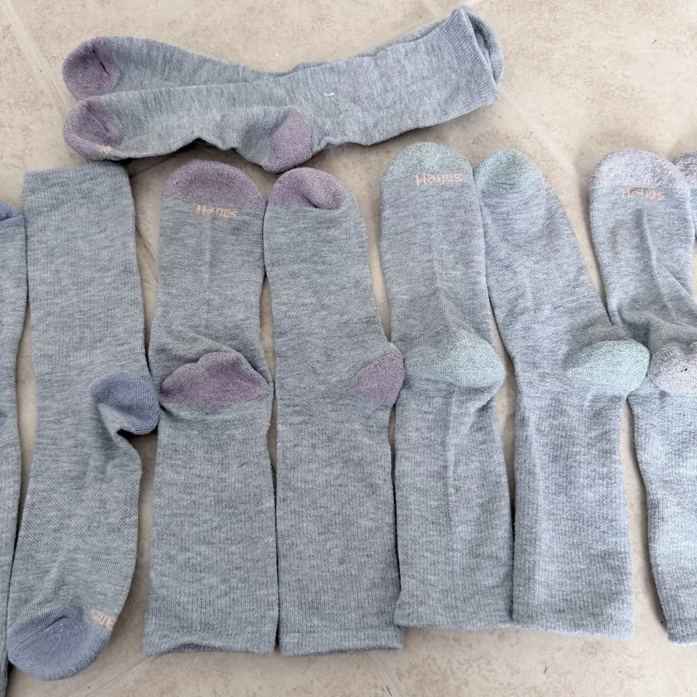 HANES WOMEN'S CREW SOCKS GRAY  SHOE SIZE‎ 5-9 -  5 Pair